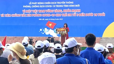 Phó Chủ tịch Ủy ban nhân dân tỉnh Đắk Lắk H’Yim Kđoh phát biểu tại Lễ phát động Chiến dịch truyền thông phòng, chống dịch Covid-19 trong tình hình mới.