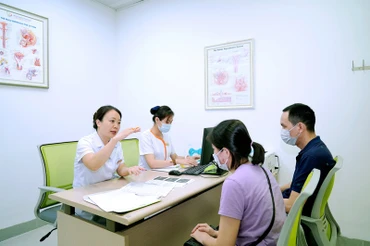 Thạc sĩ, bác sĩ Lê Thị Thu Hiền, Giám đốc chuyên môn Bệnh viện tư vấn bệnh nhân.