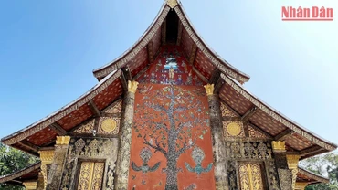 Wat Xiengthong là một trong những ngôi chùa cổ nhất của thành phố Luang Prabang, được xây dựng từ những năm 1559-1560. (Ảnh: QUỐC DŨNG)