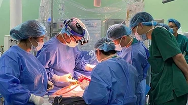 Các bác sĩ Bệnh viện Nhi Trung ương làm chủ kỹ thuật ghép gan. 