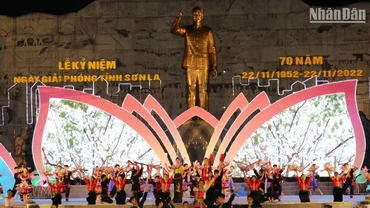 Chương trình văn nghệ mang đậm nét các dân tộc Tây Bắc tại lễ kỷ niệm 70 năm Ngày giải phóng Sơn La.
