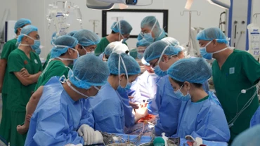 Kíp y bác sĩ thực hiện lấy, ghép đa tạng tại Bệnh viện Quân y 175.