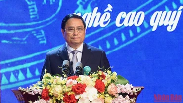 Thủ tướng Phạm Minh Chính dự Lễ kỷ niệm 40 năm Ngày Nhà giáo Việt Nam. (Ảnh: TRẦN HẢI)