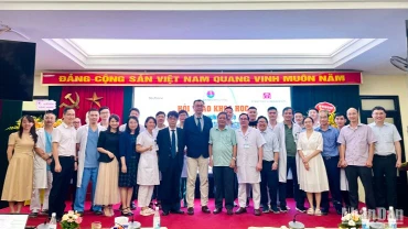 Hai chuyên gia Nhật Bản chia sẻ nhiều kỹ thuật mới tại hội thảo. (Ảnh: T.H)