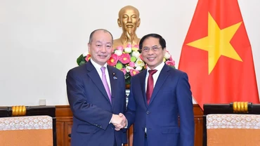 Bộ trưởng Ngoại giao Bùi Thanh Sơn tiếp Thứ trưởng Ngoại giao Nhật Bản Takaghi Kei, Trưởng đoàn Nhật Bản dự Hội nghị OECD-Đông Nam Á. (Ảnh: Báo Quốc tế)