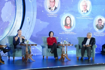 Các diễn giả tham gia phiên thảo luận.