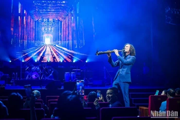 Khán giả Việt ấn tượng với sự phá cách và phóng khoáng của nghệ sĩ Kenny G