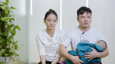Bé Đỗ Minh Quân (tỉnh Hòa Bình), con trai của anh Đỗ Văn Trưởng và chị Lò Thị Hoa ở Hòa Bình, cả 2 anh chị đều là những người khiếm thị.