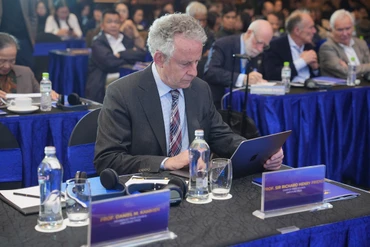 Giáo sư Richard Friend, Chủ tịch Hội đồng Giải thưởng VinFuture sẽ tham gia chủ tọa phiên tọa đàm "Công nghệ bán dẫn: Nền tảng của thế giới hiện đại" tại Tuần lễ VinFuture 2023.