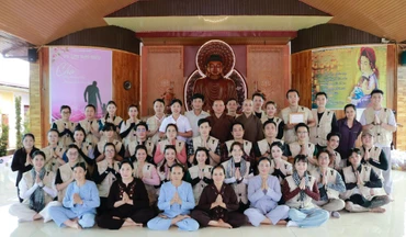 Nhóm Thiện Từ Tâm trong chương trình thiện nguyện nấu ăn, phát quà cho các bé tại Mái ấm Mây Ngàn, Tây Ninh. 