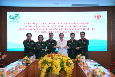 Bệnh viện Trung ương Quân đội 108 và Bệnh viện Quân y 175 ký kết chuyển giao kỹ thuật ghép gan.