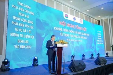 Tiến sĩ, bác sĩ cao cấp Đinh Văn Lượng, Giám đốc Bệnh viện Phổi Trung ương.