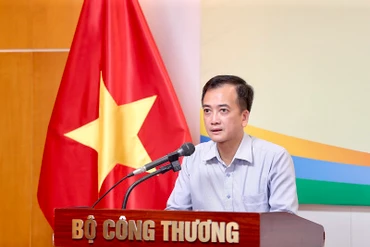 Ông Trịnh Quốc Vũ - Phó Vụ trưởng Vụ Tiết kiệm năng lượng và Phát triển bền vững (Bộ Công thương), Trưởng Ban tổ chức kiêm Trưởng Ban giám khảo cuộc thi phát biểu tại lễ phát động. 