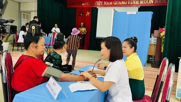Khám sàng lọc sức khỏe cho phụ nữ.