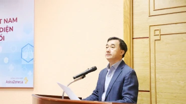 Giáo sư, Tiến sĩ Trần Văn Thuấn, Thứ trưởng Bộ Y tế phát biểu tại hội thảo.