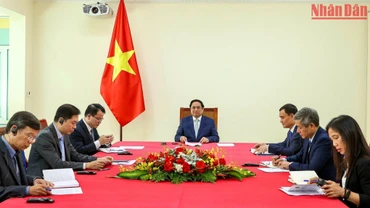 Thủ tướng Phạm Minh Chính tại cuộc điện đàm với Thủ tướng Australia Anthony Albanese.