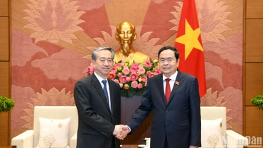 Chủ tịch Quốc hội Trần Thanh Mẫn và Đại sứ Trung Quốc Hùng Ba. (Ảnh: DUY LINH)