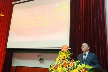 Phó Thủ tướng Lê Thành Long phát biểu tại Lễ kỷ niệm ngày Thầy thuốc Việt Nam tại Bệnh viện Hữu nghị Việt Đức.