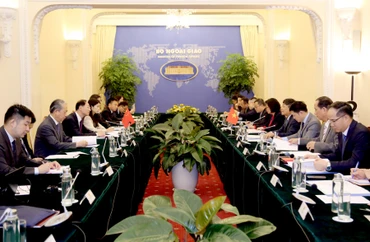 Quang cảnh cuộc gặp giữa hai Trưởng đoàn đàm phán cấp Chính phủ về biên giới lãnh thổ Việt Nam-Trung Quốc.