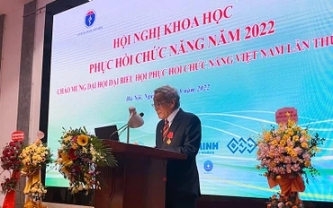 Phó Giáo sư, Tiến sĩ, Thầy thuốc nhân dân Trần Trọng Hải, Chủ tịch Hội Phục hồi chức năng phát biểu khai mạc. 