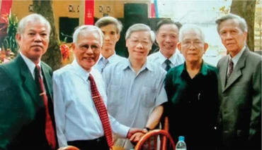 Tân Tổng Bí thư Nguyễn Phú Trọng và các thầy giáo cũ. (Ảnh tư liệu)