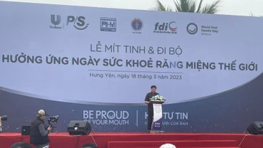 Thứ trưởng Y tế Đỗ Xuân Tuyên phát biểu tại lễ mit-tinh.