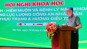 Phó Giáo sư, Tiến sĩ Hoàng Thanh Tuyền, Giám đốc Bệnh viện 19-8, phát biểu tại hội thảo. 