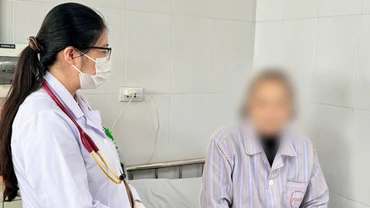 Bệnh nhân nằm điều trị tại Bệnh viện Bệnh nhiệt đới Trung ương. 