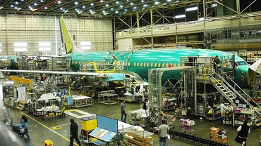 Bên trong nhà máy sản xuất máy bay của Boeing ở Renton. Ảnh: FLIGHT PLAN