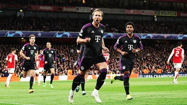 Harry Kane ăn mừng sau pha đá phạt đền thành công.