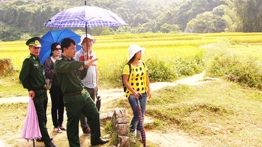Một chuyến đi thực tế của các văn nghệ sĩ tại đơn vị bộ đội.