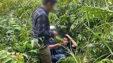 Lực lượng chức năng vây bắt các đối tượng trên đường trốn chạy (Ảnh: Công an cung cấp).