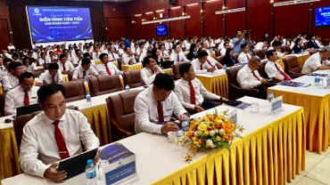 Các đại biểu dự hội nghị. (Ảnh: QUANG QUÝ)