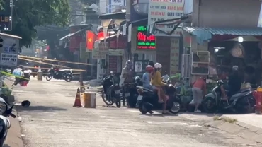 Lực lượng chức năng phong tỏa hiện trường vụ cháy. (Ảnh: CTV)