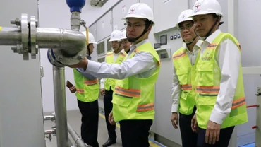 Đoàn đi kiểm tra thực tế giải pháp biến tần tại Nhà máy Nhiệt điện Vĩnh Tân 2.