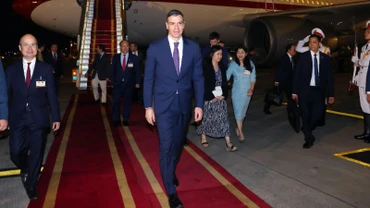 Thủ tướng Tây Ban Nha Pedro Sanchez tới Hà Nội, bắt đầu thăm chính thức Việt Nam. (Ảnh: Phạm Kiên/TTXVN)