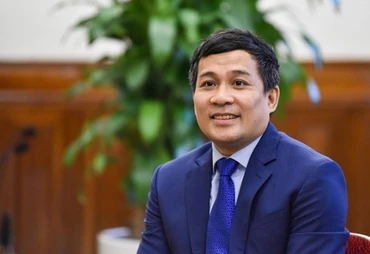 Thứ trưởng Thường trực Bộ Ngoại giao Nguyễn Minh Vũ trả lời phỏng vấn báo chí về kết quả tốt đẹp của chuyến thăm. (Ảnh Bộ Ngoại giao).