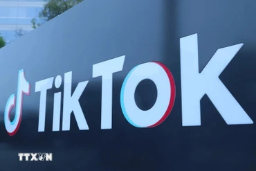 Biểu tượng mạng xã hội TikTok tại một văn phòng ở Los Angeles, Mỹ. 