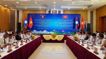 Quang cảnh lễ hội đàm giữa hai đoàn đại biểu cấp cao hai tỉnh Quảng Bình và Salavan (Lào).