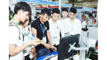 Nhiều nhà đầu tư về công nghệ đang quan tâm đến thị trường Việt Nam. Ảnh: HẢI NAM