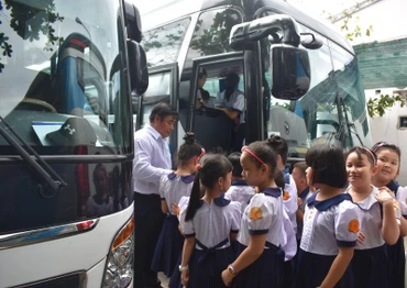 Hà Nội hiện có khoảng hơn 2.000 xe đưa đón học sinh.