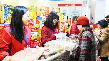Các doanh nghiệp phân phối đã thu mua dự trữ nguồn hàng bảo đảm phục vụ nhu cầu của người dân. Ảnh: HẢI NAM