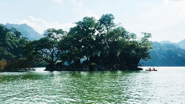 Sóng hồ Ba Bể