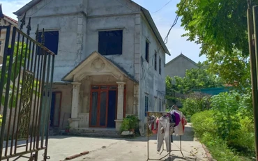 Một ngôi nhà xây dựng trên đất nông nghiệp tại tổ dân phố Kiền Sơn, thị trấn Đạo Đức, huyện Bình Xuyên (Vĩnh Phúc).