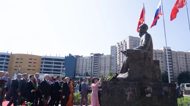 Lễ khánh thành tượng đài Chủ tịch Hồ Chí Minh tại Saint Petersburg (Nga), tháng 6/2023. Ảnh: THANH THỂ