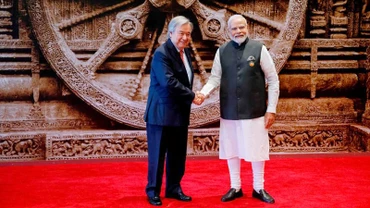 Thủ tướng Ấn Độ đón Tổng Thư ký Liên hợp quốc dự Hội nghị G20. (Ảnh: THESUNDAILY.MY)