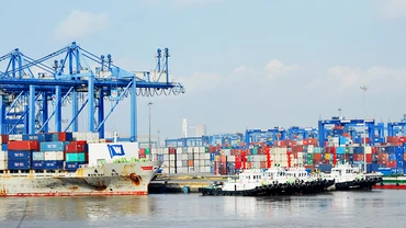 Xuất khẩu hàng hóa là động lực tăng trưởng của nền kinh tế trong các năm qua và những năm tới. Ảnh: NAM ANH