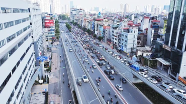 Đường Trường Chinh hướng nút giao thông Ngã Tư Sở-Láng. Ảnh: KHIẾU MINH