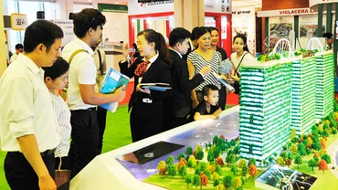 Lĩnh vực bất động sản đang trong thời kỳ khó khăn. Ảnh: NAM ANH
