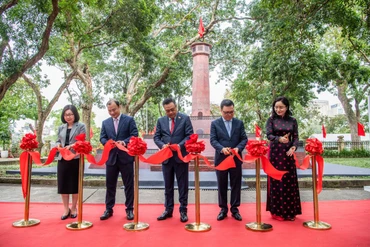 [Ảnh] Khai mạc Triển lãm tương tác Cột cờ Hà Nội kỷ niệm 70 năm ngày Giải phóng Thủ đô 